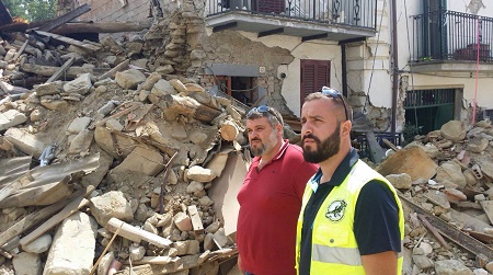 Lamezia, Gianturco nelle zone colpite dal sisma Consegnati gli aiuti raccolti in Calabria