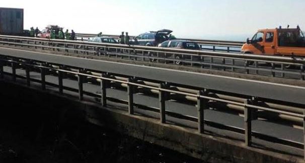 Donna si lancia da un viadotto sulla Salerno-Reggio Calabria La tragedia è avvenuta a Pizzo