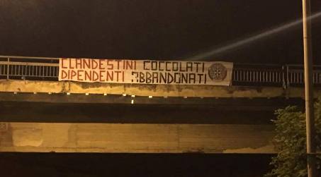 Reggio Calabria, protesta Casapound nella notte Affisso lo striscione “Clandestini coccolati Dipendenti abbandonati”