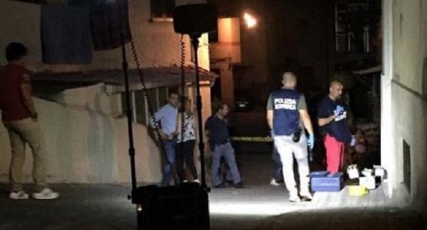 Reggio, sei colpi di pistola contro abitazione: ferita una ragazza La Polizia ha proceduto al fermo di un uomo