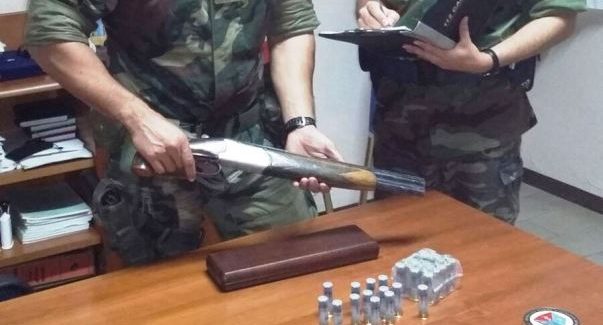 Detenzione di armi e ricettazione, un arresto a Galatro I carabinieri hanno trovato in una legnaia, avvolto in un cellophane un fucile cal. 20, con marca e matricola abrasa a canne mozzate e 30 cartucce dello stesso calibro