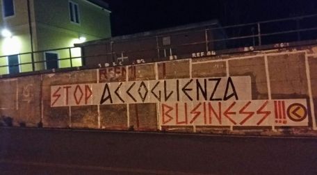 Azione identitaria contro l’apertura dei centri accoglienza Nella notte affisso a Nocera Terinese uno striscione con su scritto “Stop accoglienza business!"