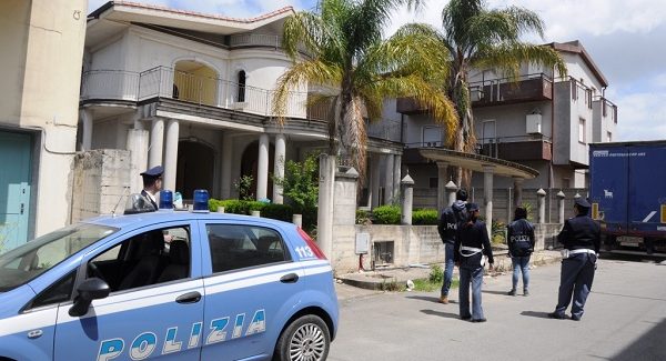 ‘Ndrangheta, Polizia di Stato confisca beni alla cosca “Bellocco” Sequestrati due appezzamenti di terreno a Rosarno, un conto corrente e tre libretti di deposito