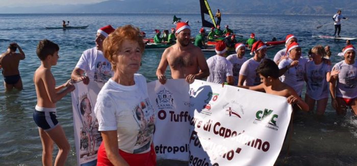 A Reggio Calabria il tradizionale bagno di capodanno Tanti giovani , ma non solo,  hanno sfidato il freddo gettandosi nell'acque gelate del mare dello stretto