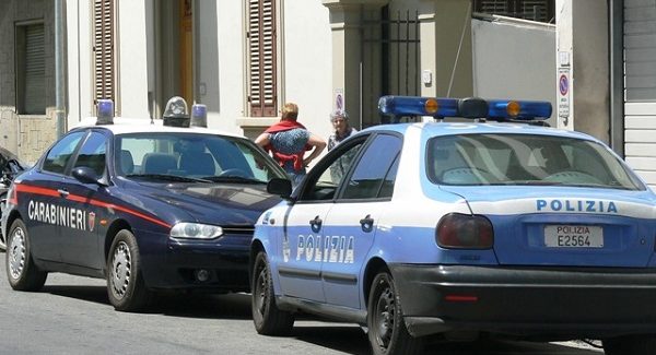 Operazione “Lampo 2”, sei arresti per estorsione ed armi Reggio Calabria, operazione congiunta della polizia di Stato e dei Carabinieri. All'interno della news i nomi delle persone fermate