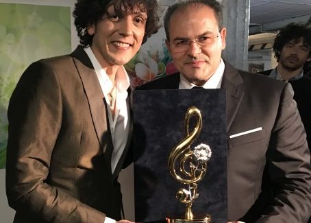L’arte di Affidato protagonista del Sanremo dei record Nella città dei fiori ha portato i suoi premi per i big e l'impegno sociale con l'Unicef 