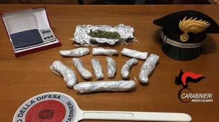 Nascondeva droga in casa, arrestata 23enne di Taurianova La donna è stata trovata in possesso di circa 100 grammi di sostanza stupefacente