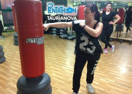 Alla Pentathlon Fitness di Taurianova tonici con la Fitboxe L'istruttrice Virginia Sorrento ci spiega in cosa consiste e perchè fa bene praticarla