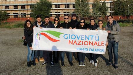 Reggio, Gioventù Nazionale denuncia degrado al “Morelli” "L’area prospicente i parcheggi dell’ospedale versa in condizioni indecorose"
