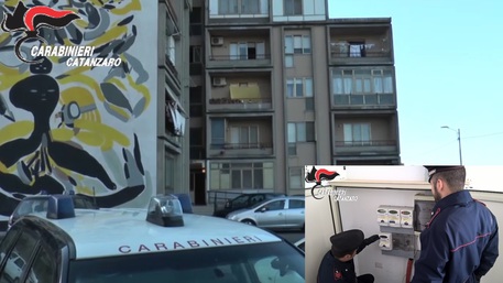 Occupano abusivamente alloggi, 6 denunce a Catanzaro Durante i controlli dei carabinieri un arresto per furto di energia elettrica