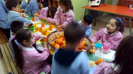 Taurianova, festa delle arance alla “Monteleone-Pascoli” Gli alunni dell'istituto coinvolti nel progetto
