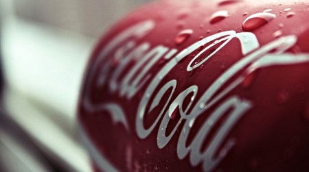 Terremoto Coca Cola: trovate feci umane in lattine vuote Indagini sulla vicenda 