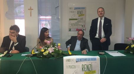 Emanuele Fiano a Rossano a sostegno di Matteo Renzi "Sono qui per dirvi che la Calabria ha bisogno di un PD forte e di un leader autorevole come Renzi". Apprezzamento anche per il lavoro di Zonadem