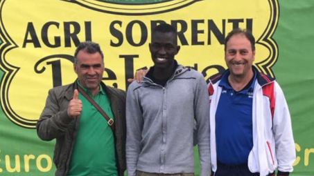 La storia di Diouf, esempio vincente di integrazione Migrante senegalese scoperto calciatore e divenuto stella del Mirto-Crosia