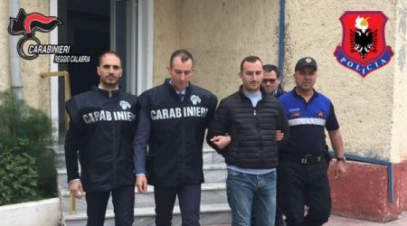 I Carabinieri di Bianco arrestano pericoloso latitante L'uomo, di origini albanesi, è stato condannato nel 2014 dal Tribunale di Locri alla pena di oltre 7 anni di reclusione