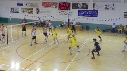 Volley, gara 1 playoff: Lapietra Rossano schicciasassi La squadra cosentina vicina ad una promozione che profuma di record