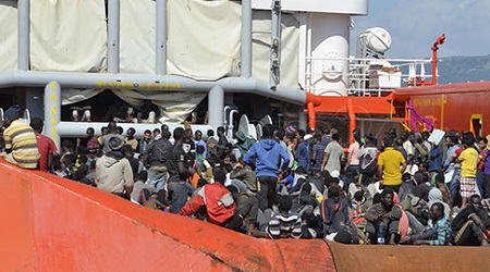 Domani nuovo sbarco di migranti a Reggio Calabria Convocata nel pomeriggio una riunione in Prefettura per coordinare le operazioni di soccorso