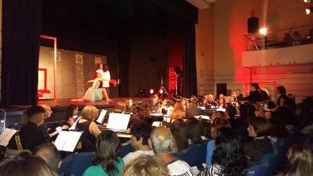Il liceo “Rechichi” emoziona con “Romeo e Giulietta” Straordinaria performance degli studenti di Polistena sulle partiture del giovane Rocco Catania 