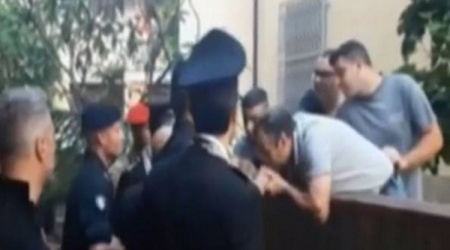 L’uomo del baciamano al boss: “Salutavo un vecchio amico” Antonio Vottari ha così commentato il gesto che ha fatto il giro del mondo: "Io non sono mafioso e sono pentito di quel gesto insano"