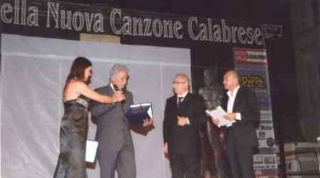 Parte il Festival della Nuova Canzone Calabrese L'evento si svolgerà nell'incantevole cornice dell’Arena dello Stretto sul lungomare di Reggio Calabria