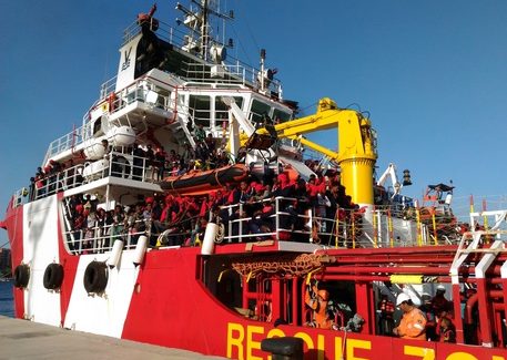 Ancora sbarchi di migranti nei porti della Calabria Tra Crotone e Vibo giunte quasi 1800 persone