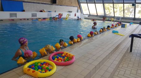 A Reggio Calabria “Tutti in acqua, nessuno escluso” Il Parco Caserta Sport Village abbraccia i suoi giovani iscritti tra pallanuoto e nuoto sincronizzato