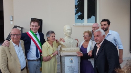 Zagarise, inaugurato il busto del filosofo Tulelli L’opera è stata realizzata dal professore, pittore e scultore Mario Calveri
