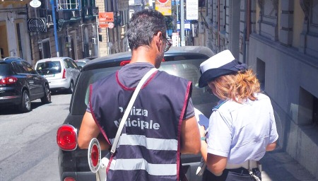 Reggio, in servizio agenti stagionali Polizia Municipale Aumentati i controlli sulla viabilità nelle aree più trafficate