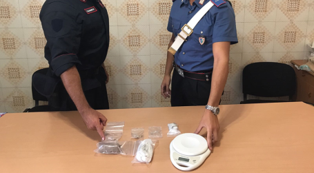 Arresto Carabinieri per detenzione illecita stupefacenti Il materiale rinvenuto nel corso di una perquisizione domiciliare e veicolare è stato sequestrato