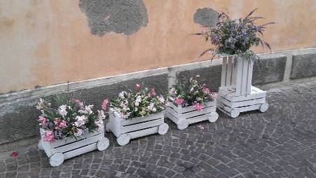 “Borgo in Fiore”, successo per le creazioni di Malagrinò Il fiorista di Corigliano presente alla manifestazione svoltasi nel centro storico