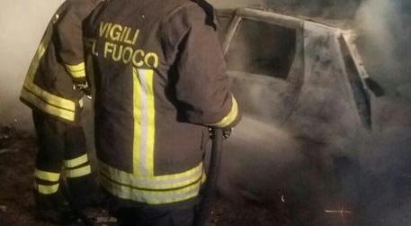 Incendiata l’automobile di un parroco calabrese I Carabinieri indagano sull'episodio