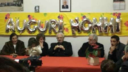 Musica e ilarità al Centro sociale per anziani di Cinquefrondi Successo per la manifestazione "Aspettando il Natale", organizzata dalla presidente Wilma Macedonio
