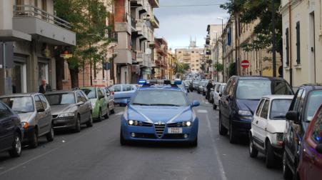 Reggio, le Volanti arrestato un 23enne pluripregiudicato Responsabile dei reati di evasione dagli arresti domiciliari, violenza, lesioni a Pubblico Ufficiale
