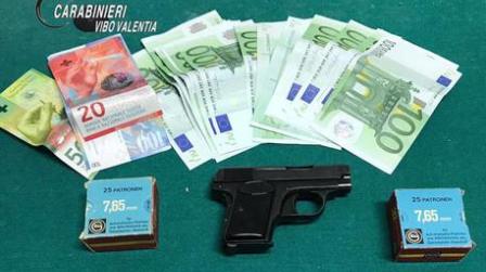Pistola e munizioni in casa, Carabinieri arrestano 64enne L'uomo era ritornato dalla Svizzera per le vacanze di Pasqua