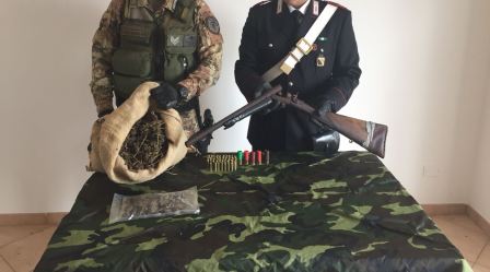 Carabinieri alla ricerca di armi e droga, due arresti Sequestrati circa due chili e mezzo di marijuana, un fucile a canne mozze e munizioni