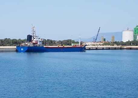 Nave in avaria trainata al porto di Gioia Tauro Assistita dalla Guardia Costiera