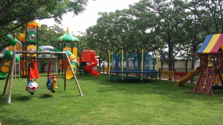 Apre la nuova area giochi in piazza Chiesa a Bocale L'inaugurazione domenica, in occasione della Festa della Mamma 