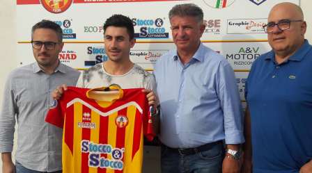 Cittanovese, il primo colpo di mercato si chiama Crucitti In giallorosso il talentuoso centrocampista taurianovese ex Taranto e Picerno