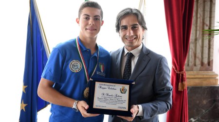 Reggio Calabria dona targa ad atleta Danilo Galimi Premiato il campione italiano under 16 di surfcasting 2018