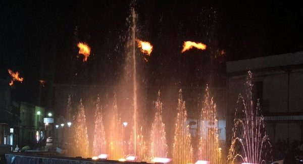 La spettacolare danza di bellezza di Taurianova tra acqua e fuoco Si è conclusa con la magia dell’arte la terza edizione dell’Infiorata