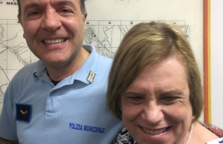 Reggio, donna Polizia Locale raggiunge pensionamento Grande festa al Comando per l'assistente Domenica Cambria