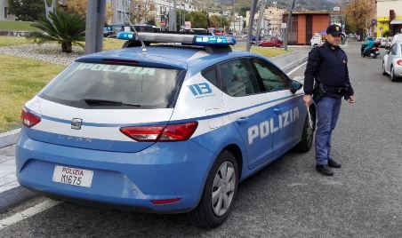 Reggio, le Volanti arrestano in città 2 rapinatori Avevano aggredito un anziano per sottrargli il portafogli con la somma di 50 euro