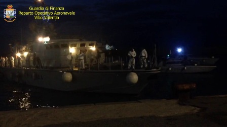 Barca a vela con 45 migranti al largo Calabria Ionica Fermati tre scafisti