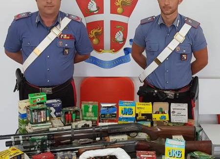 Scala Coeli, arsenale di munizioni da caccia in casa Due persone denunciate dai carabinieri