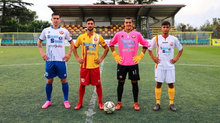 Serie D, presentazione maglie ufficiali Cittanovese La squadra giallorossa rinnova la sfida per il prossimo campionato