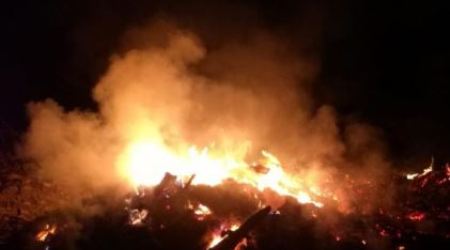 Vasto incendio in un cantiere pubblico nel Reggino Intervento dei Vigili del Fuoco per domare le fiamme