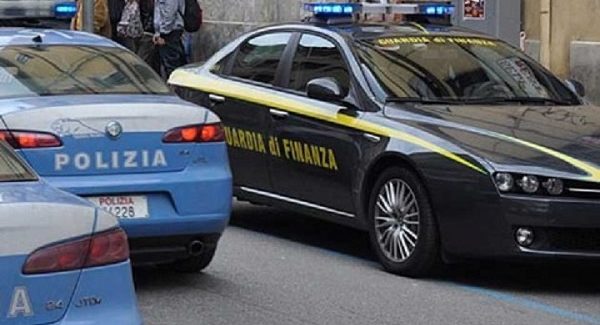Reati fiscali: arresto calabresi in provincia di Reggio Emilia Polizia di Stato e Guardia di Finanza hanno inoltre sequestrato beni per dieci milioni di euro