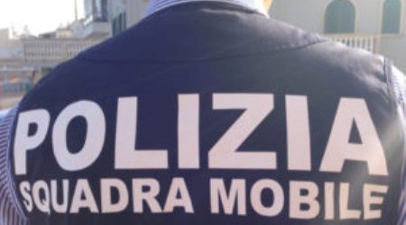 Reggio, Polizia di Stato trova pistola e 41 proiettili Il materiale era nascosto in un vicolo del centro storico