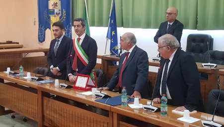 Presidente Consiglio regionale Piemonte a Taurianova Antonino Boeti, taurianovese d'origine, omaggiato di una targa