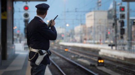 La Polizia Ferroviaria denuncia un uomo per furto L'uomo, di Messina, aveva rubato attrezzi ed abbigliamento tecnico da lavoro all’interno di un’area di cantiere allestita nel sottopassaggio ferroviario di Villa San Giovanni